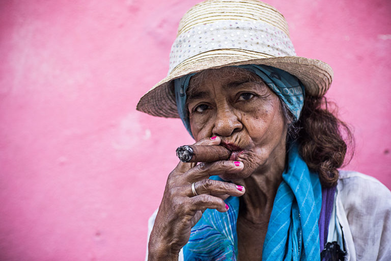 Hortencia portrait photo by Réhahn - cigar smoker in Cuba
