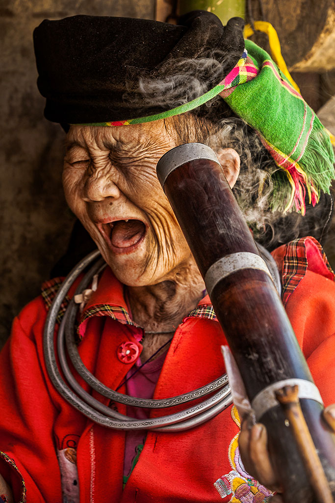 Laughing Time portrait photo by Réhahn – Hmong ethnic in Sapa Vietnam