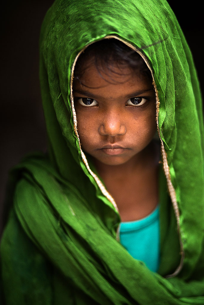Mysterious Boy portrait photo by Réhahn in India 