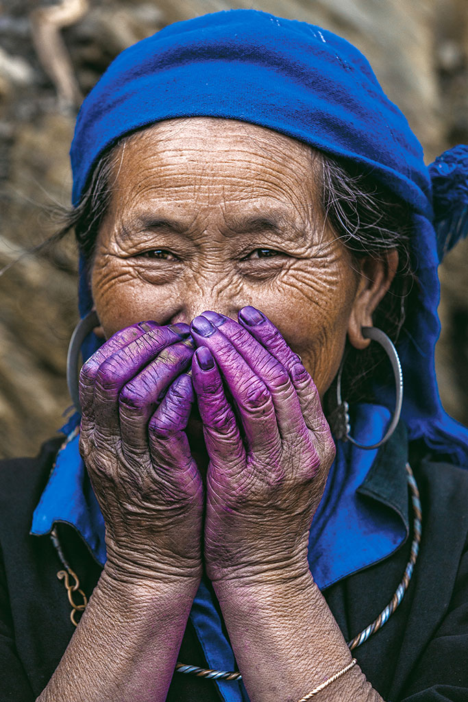 Purple Hands photo by Réhahn – indigo in Vietnam